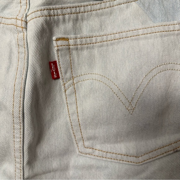 Levi’s High Rise Light Wash Deconstructed Jean Patchwork Raw Hem Skirt NWT 28 - Picture 8 of 16